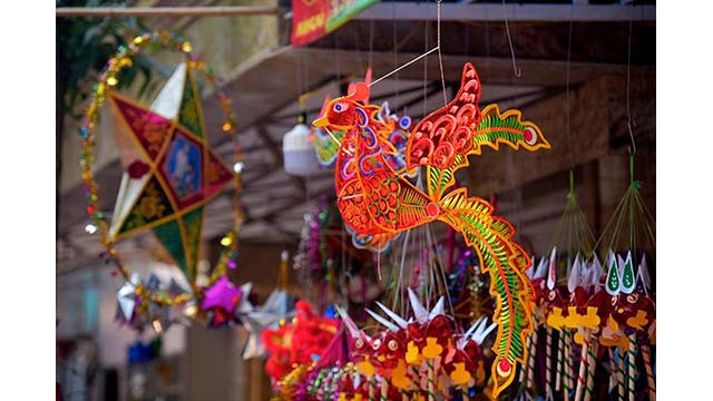 Les jouets traditionnels envahissent la rue Hàng Ma pour la Fête de la mi-automne ảnh 4