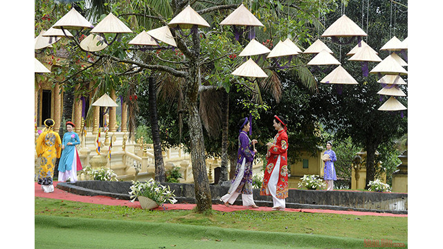 La beauté traditionnelle du "áo dài" ảnh 5 La beauté traditionnelle du "áo dài" ảnh 5