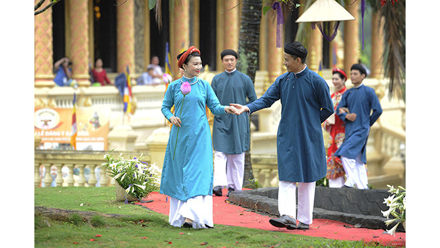 La beauté traditionnelle du "áo dài" ảnh 4