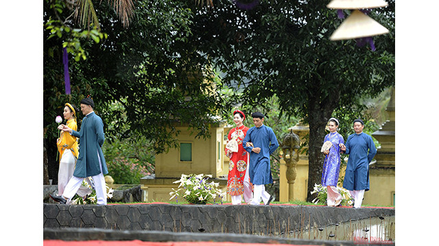 La beauté traditionnelle du "áo dài" ảnh 2 La beauté traditionnelle du "áo dài" ảnh 2