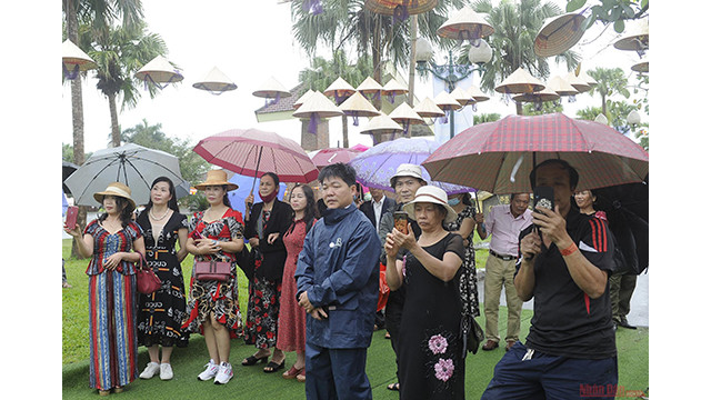 La beauté traditionnelle du "áo dài" ảnh 3 La beauté traditionnelle du "áo dài" ảnh 3