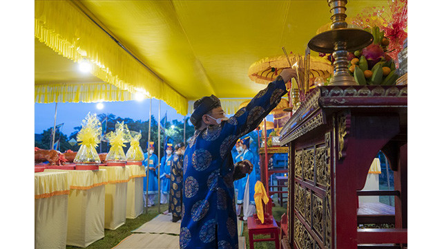 Cérémonie d’offrande au tertre Xa Tac à Huê ảnh 2 Cérémonie d’offrande au tertre Xa Tac à Huê ảnh 2