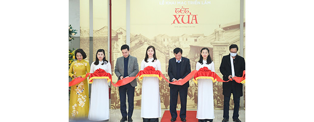  L’exposition « Têt d’autrefois » présente plus de 100 documents et images uniques sur le Têt traditionnel ảnh 4