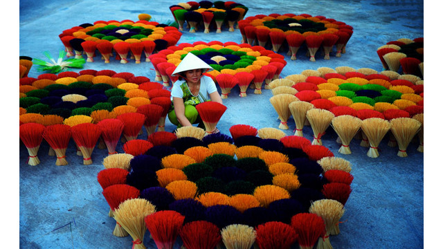 Beauté ensorcelante des villages de production des bâtonnets d’encens au Vietnam ảnh 3 Beauté ensorcelante des villages de production des bâtonnets d’encens au Vietnam ảnh 3