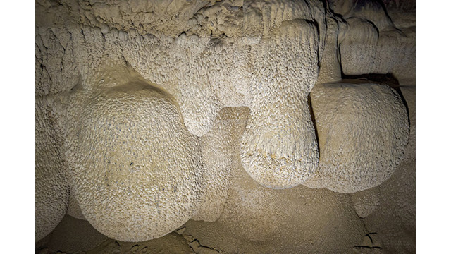 Admirez les splendides stalactites dans la grotte Nà La à Lang Son ảnh 4 Admirez les splendides stalactites dans la grotte Nà La à Lang Son ảnh 4
