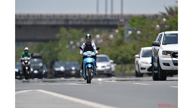 Hanoi fait face à une chaleur féroce en juin ảnh 3