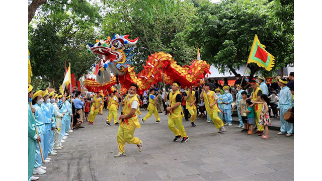 Plus de 600 personnes participent à la procession au temple Dô ảnh 2 Plus de 600 personnes participent à la procession au temple Dô ảnh 2
