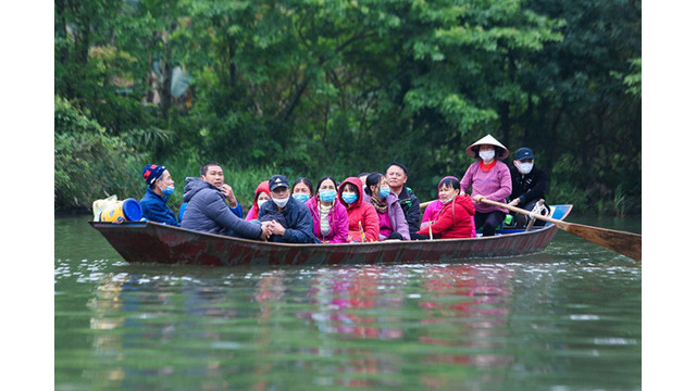  Des milliers de touristes ont visité la pagode Huong ảnh 3