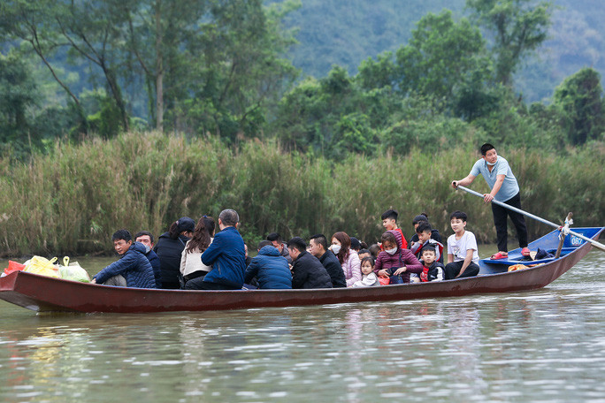  Des milliers de touristes ont visité la pagode Huong ảnh 6