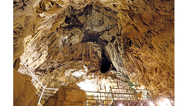 Le complexe de grottes du bourg de Cao Phong ảnh 6
