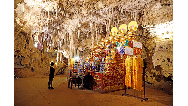 Le complexe de grottes du bourg de Cao Phong ảnh 5