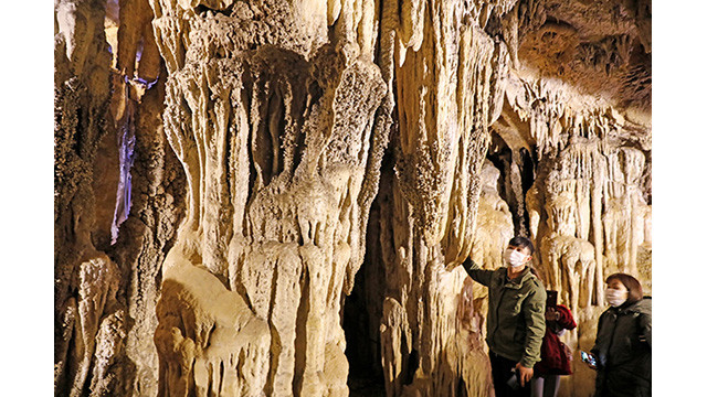 Le complexe de grottes du bourg de Cao Phong ảnh 3