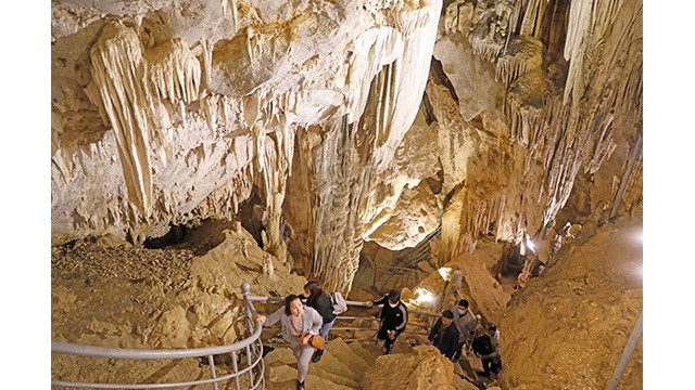 Le complexe de grottes du bourg de Cao Phong ảnh 9