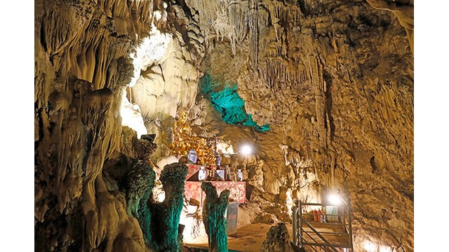 Le complexe de grottes du bourg de Cao Phong ảnh 8