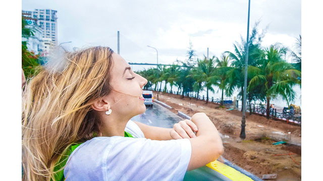 Des touristes étrangers à Halong sont enthousiastes avec des bus à deux étages ảnh 8 Des touristes étrangers à Halong sont enthousiastes avec des bus à deux étages ảnh 8