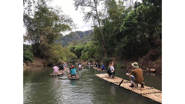 Des visiteurs étrangers trouvent du plaisir à contempler la beauté paisible de Mai Châu ảnh 6 Des visiteurs étrangers trouvent du plaisir à contempler la beauté paisible de Mai Châu ảnh 6