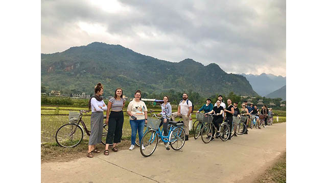 Des visiteurs étrangers trouvent du plaisir à contempler la beauté paisible de Mai Châu ảnh 5 Des visiteurs étrangers trouvent du plaisir à contempler la beauté paisible de Mai Châu ảnh 5