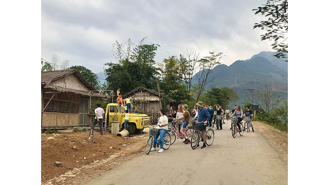 Des visiteurs étrangers trouvent du plaisir à contempler la beauté paisible de Mai Châu ảnh 4 Des visiteurs étrangers trouvent du plaisir à contempler la beauté paisible de Mai Châu ảnh 4