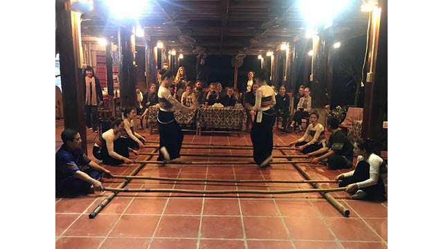 Des visiteurs étrangers trouvent du plaisir à contempler la beauté paisible de Mai Châu ảnh 9 Des visiteurs étrangers trouvent du plaisir à contempler la beauté paisible de Mai Châu ảnh 9