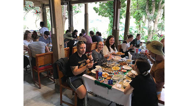 Des visiteurs étrangers trouvent du plaisir à contempler la beauté paisible de Mai Châu ảnh 8 Des visiteurs étrangers trouvent du plaisir à contempler la beauté paisible de Mai Châu ảnh 8