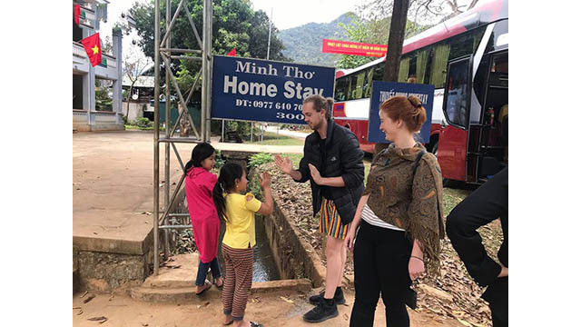 Des visiteurs étrangers trouvent du plaisir à contempler la beauté paisible de Mai Châu ảnh 11 Des visiteurs étrangers trouvent du plaisir à contempler la beauté paisible de Mai Châu ảnh 11
