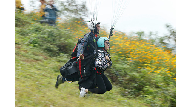 Expérience de parapente au-dessus des rizières dorées à Mù Cang Chai ảnh 5 Expérience de parapente au-dessus des rizières dorées à Mù Cang Chai ảnh 5
