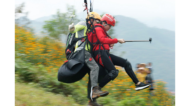 Expérience de parapente au-dessus des rizières dorées à Mù Cang Chai ảnh 6 Expérience de parapente au-dessus des rizières dorées à Mù Cang Chai ảnh 6