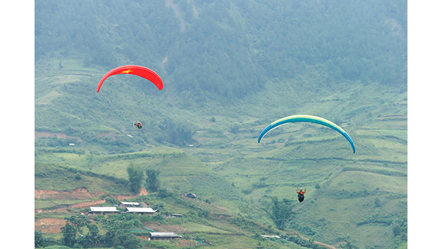 Expérience de parapente au-dessus des rizières dorées à Mù Cang Chai ảnh 2 Expérience de parapente au-dessus des rizières dorées à Mù Cang Chai ảnh 2