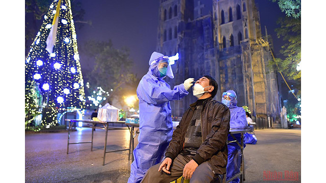 Hanoï et Hô Chi Minh-Ville célèbrent une saison de Noël spéciale ảnh 11  Hanoï et Hô Chi Minh-Ville célèbrent une saison de Noël spéciale ảnh 11