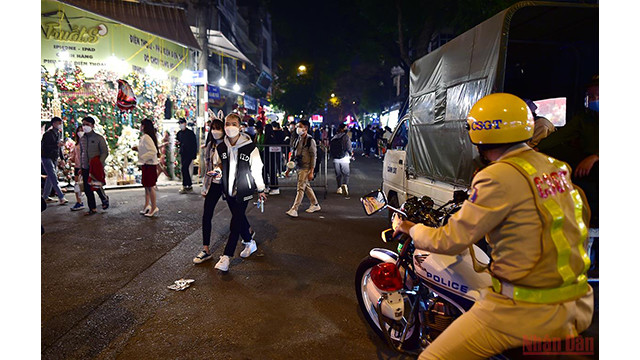 Hanoï et Hô Chi Minh-Ville célèbrent une saison de Noël spéciale ảnh 21  Hanoï et Hô Chi Minh-Ville célèbrent une saison de Noël spéciale ảnh 21