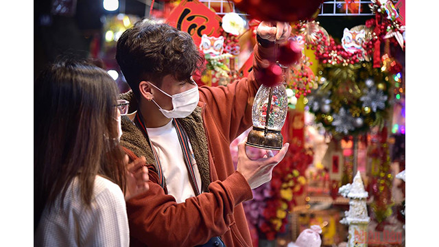 Hanoï et Hô Chi Minh-Ville célèbrent une saison de Noël spéciale ảnh 23  Hanoï et Hô Chi Minh-Ville célèbrent une saison de Noël spéciale ảnh 23