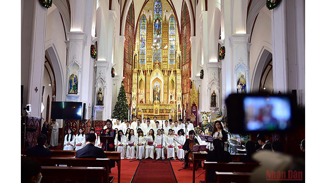 Hanoï et Hô Chi Minh-Ville célèbrent une saison de Noël spéciale ảnh 13  Hanoï et Hô Chi Minh-Ville célèbrent une saison de Noël spéciale ảnh 13
