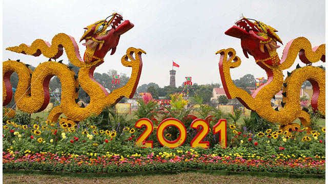 Relâchement des carpes et l’érection du « cây nêu » à la Citadelle royale de Thang Long ảnh 3 Relâchement des carpes et l’érection du « cây nêu » à la Citadelle royale de Thang Long ảnh 3