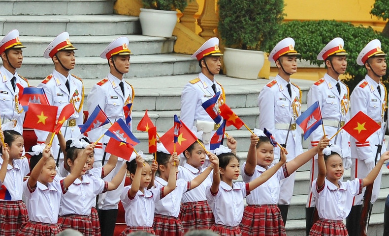 Le PM cambodgien entame sa visite officielle au Vietnam ảnh 1 Le PM cambodgien entame sa visite officielle au Vietnam ảnh 1