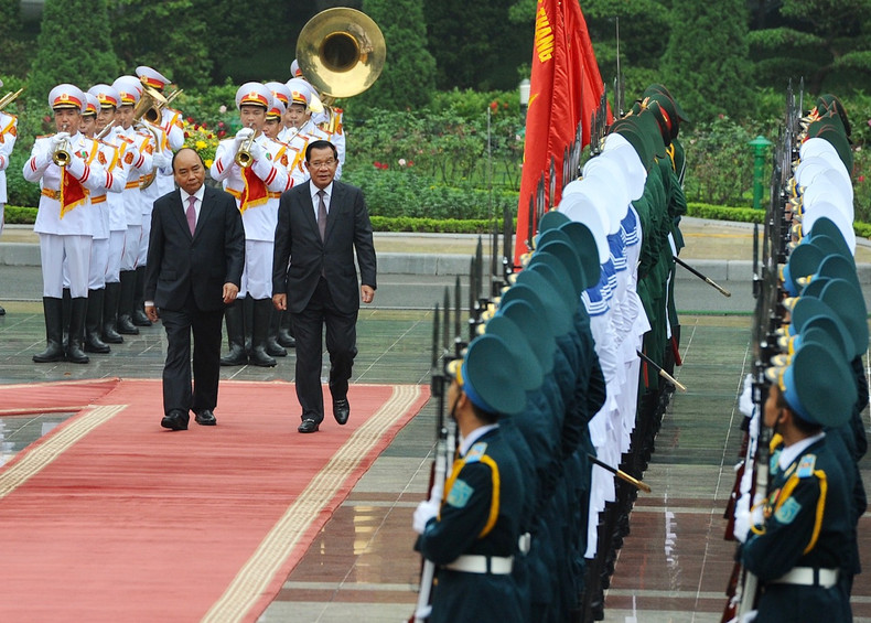 Le PM cambodgien entame sa visite officielle au Vietnam ảnh 3 Le PM cambodgien entame sa visite officielle au Vietnam ảnh 3