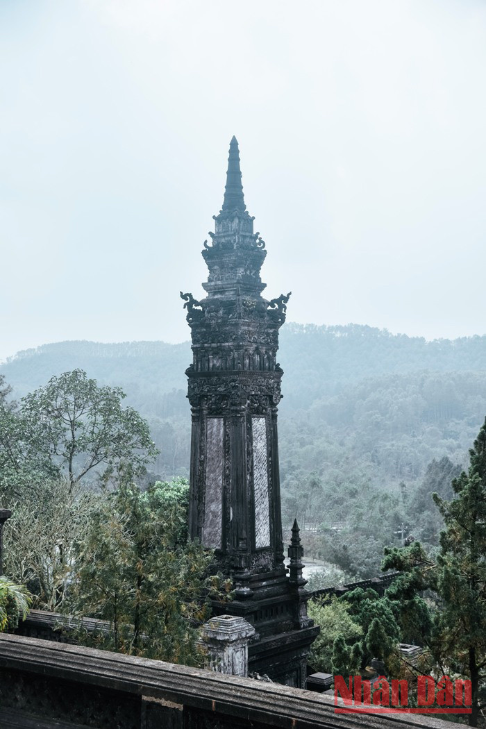 Tombeau de Khai Dinh : une architecture typique de la dynastie des Nguyen ảnh 10