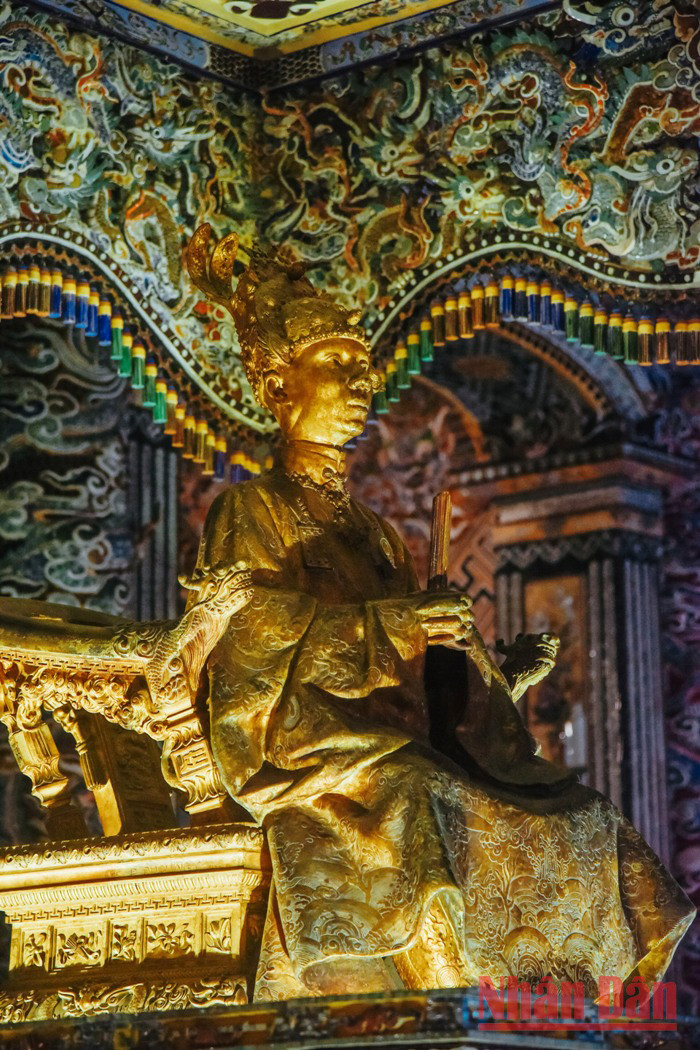 Tombeau de Khai Dinh : une architecture typique de la dynastie des Nguyen ảnh 9