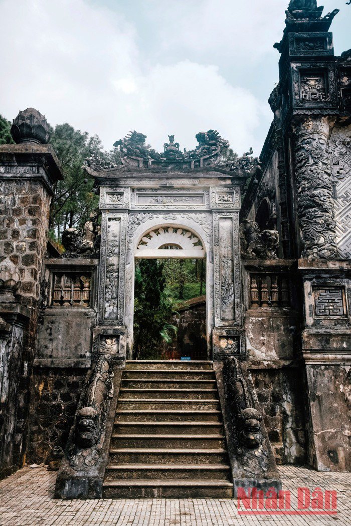 Tombeau de Khai Dinh : une architecture typique de la dynastie des Nguyen ảnh 3