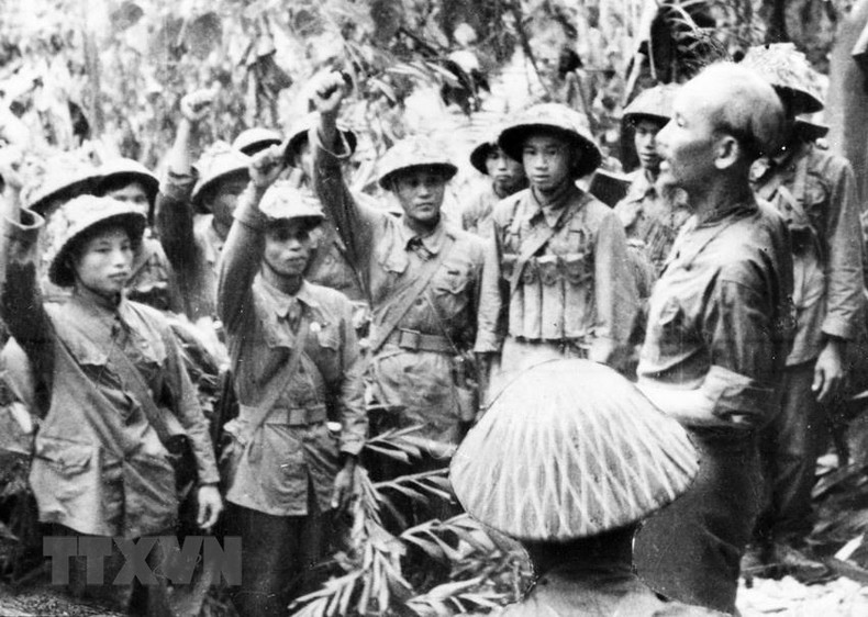 Des images mémorables du Président Hô Chi Minh et du général Vo Nguyên Giap dans la campagne Diên Biên Phu ảnh 8