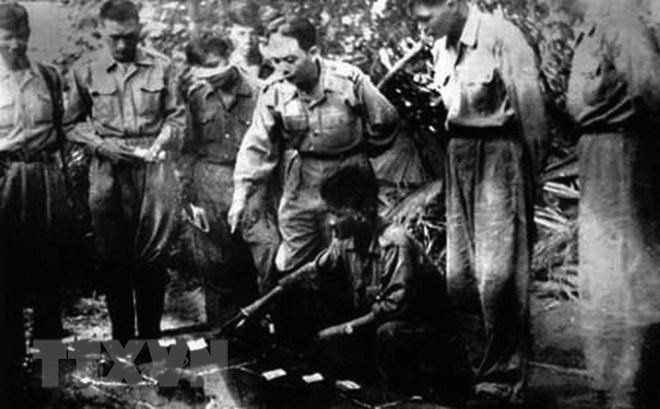 Des images mémorables du Président Hô Chi Minh et du général Vo Nguyên Giap dans la campagne Diên Biên Phu ảnh 7