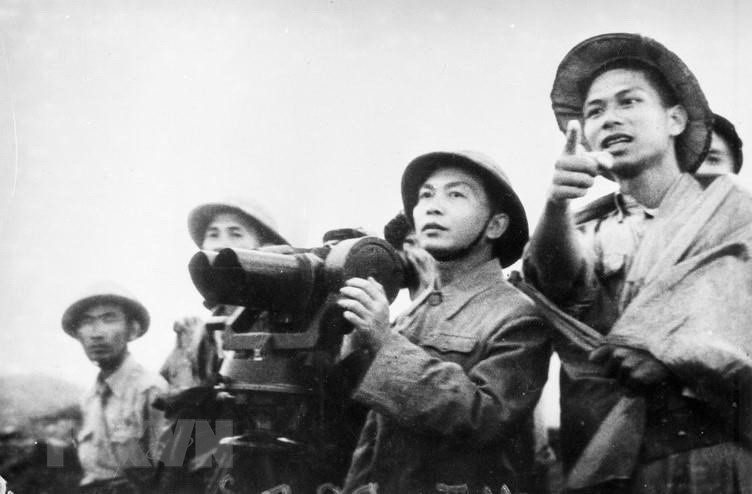 Des images mémorables du Président Hô Chi Minh et du général Vo Nguyên Giap dans la campagne Diên Biên Phu ảnh 9