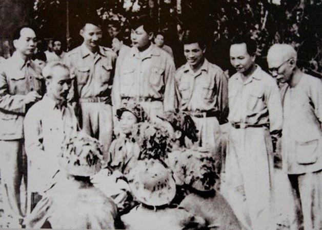 Des images mémorables du Président Hô Chi Minh et du général Vo Nguyên Giap dans la campagne Diên Biên Phu ảnh 13