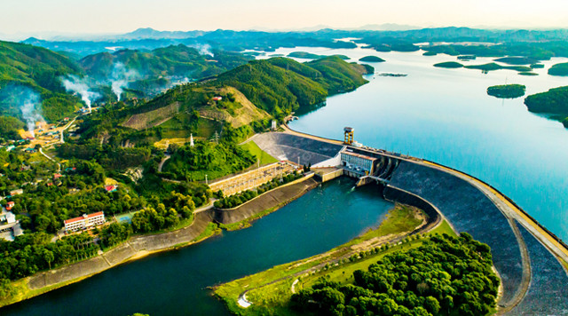Réservoir hydroélectrique de Thac Bà, paysage de charme de Yên Bai ảnh 1 Réservoir hydroélectrique de Thac Bà, paysage de charme de Yên Bai ảnh 1