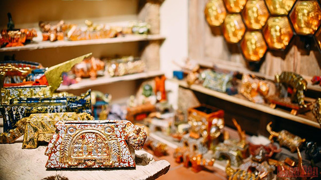 Un artisan vietnamien crée des sculptures de tigre pour l’accueil du Nouvel An 2022 ảnh 3 Un artisan vietnamien crée des sculptures de tigre pour l’accueil du Nouvel An 2022 ảnh 3