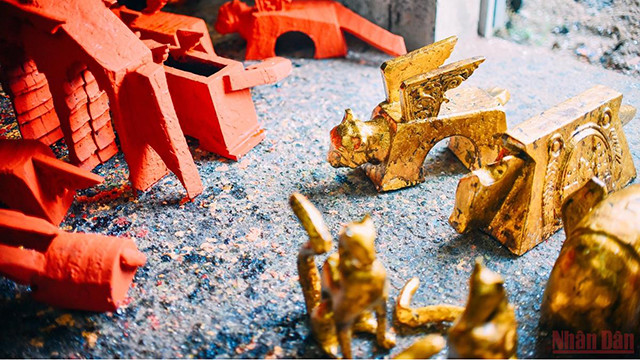 Un artisan vietnamien crée des sculptures de tigre pour l’accueil du Nouvel An 2022 ảnh 4 Un artisan vietnamien crée des sculptures de tigre pour l’accueil du Nouvel An 2022 ảnh 4