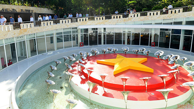 Une délégation du journal Nhân Dân rend hommage aux soldats de Gac Ma ảnh 7 Une délégation du journal Nhân Dân rend hommage aux soldats de Gac Ma ảnh 7