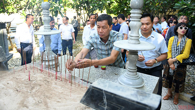 Une délégation du journal Nhân Dân rend hommage aux soldats de Gac Ma ảnh 6 Une délégation du journal Nhân Dân rend hommage aux soldats de Gac Ma ảnh 6
