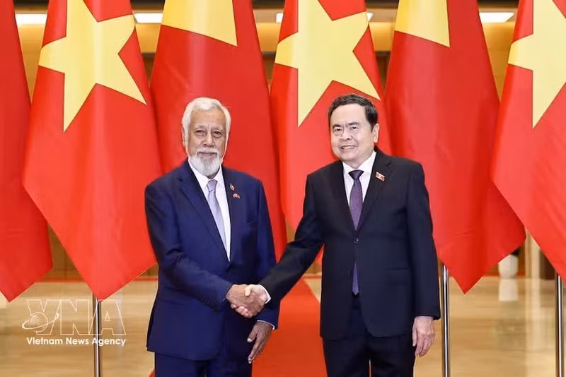 Le président de l'Assemblée nationale (AN) du Vietnam, Tran Thanh Man (à droite) et le Premier ministre du Timor-Leste, Kay Rala Xanana Gusmão. Photo : VNA.