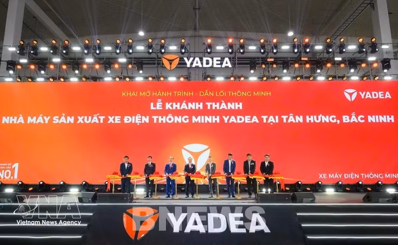 Le 1er mars, YADEA Vietnam a inauguré, pour la première phase, son usine intelligente située dans la zone industrielle de Tan Hung, à Bac Ninh. Photo : VNA.
