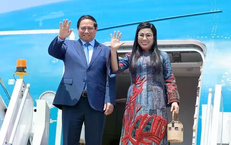 Le Premier ministre Pham Minh Chinh et son épouse. Photo : VNA.